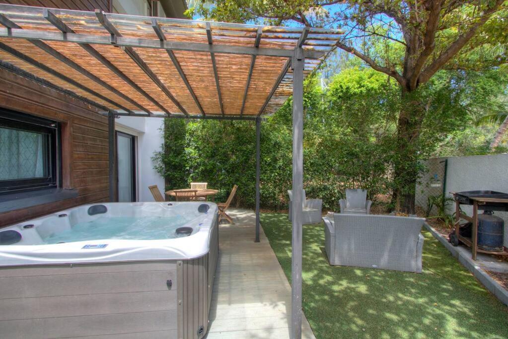 Le Grand Bleu - Jacuzzi - Apt La Saline Les Bains Exterior foto